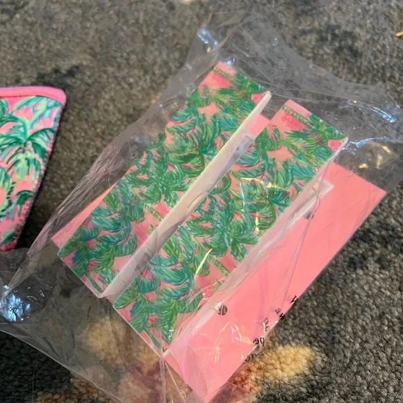 Lilly Pulitzer Pink and Green Palm Tree Suite View Beach Day Pouch and headband - Picture 6 of 6